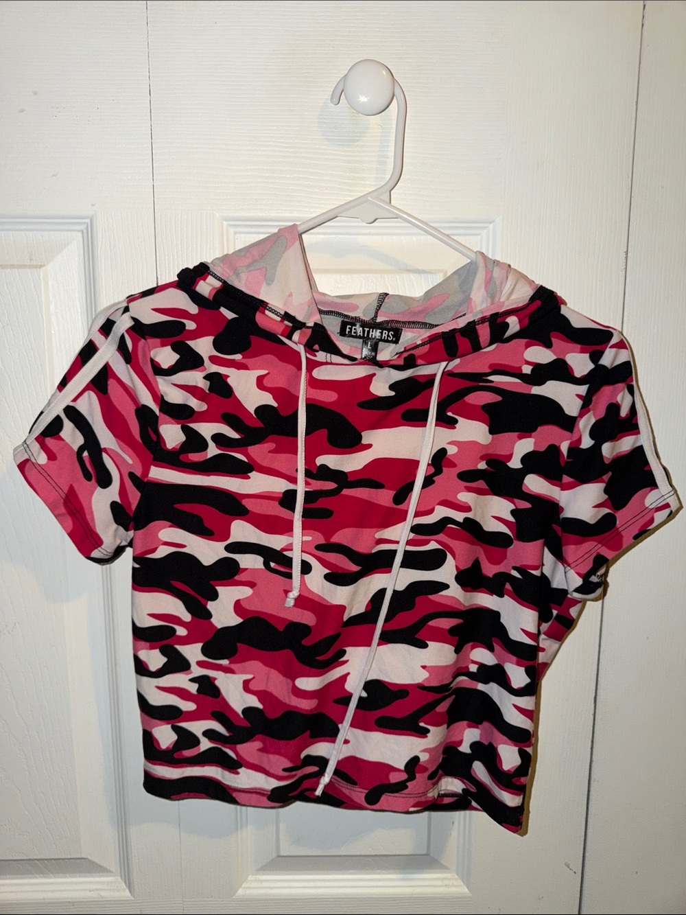 feathers Pink Black & White Camo Short-Sleeve Hooded Top with biker shorts